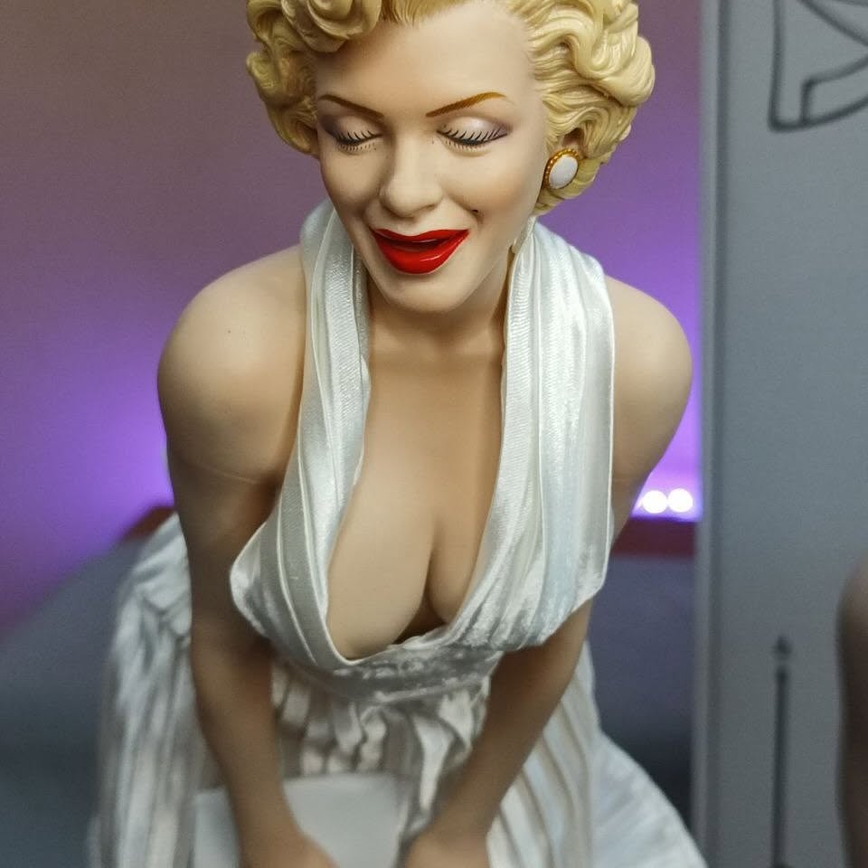 Marylin Monroe Figure