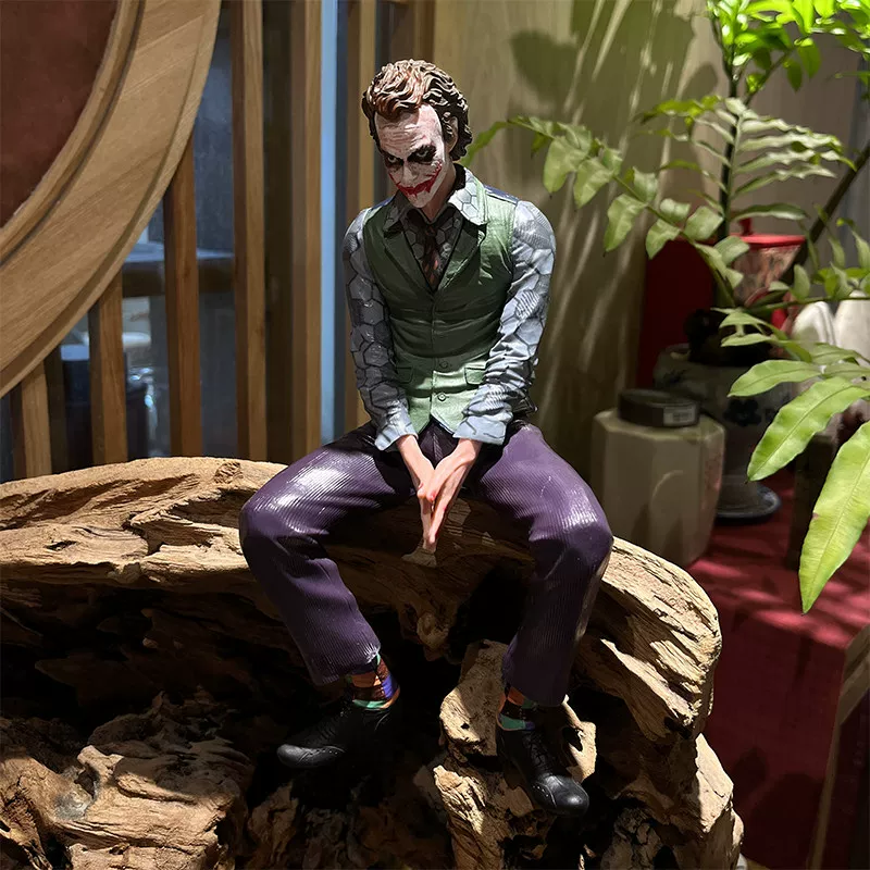 Joker sitting figure | Marvel