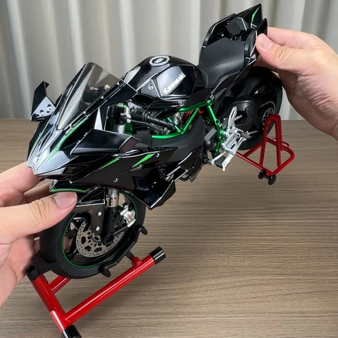 Kawasaki Ninja H2R die-cast bike 1:6 scale