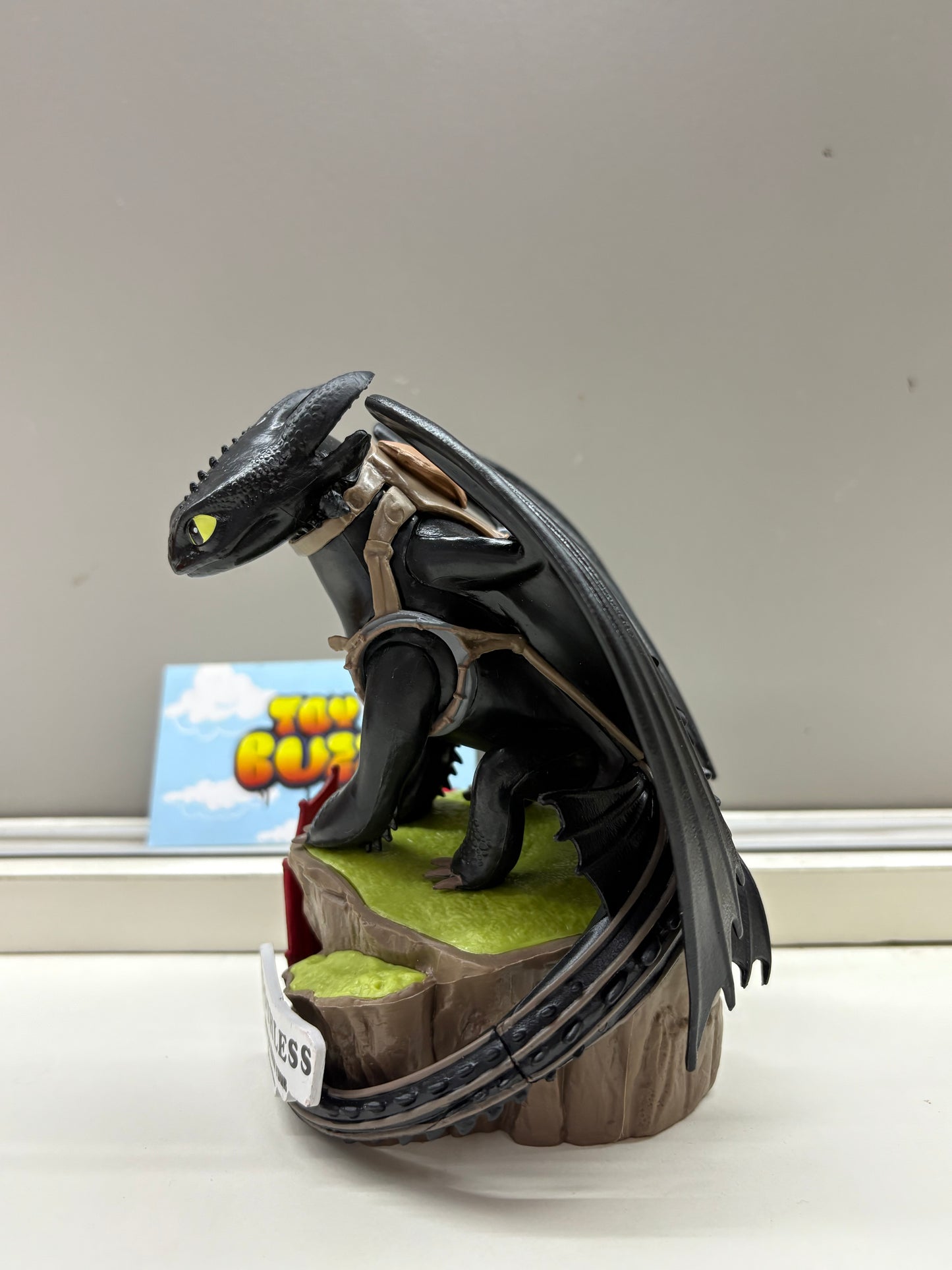 Toothless Statue from the movie How to Train Your Dragon 2.