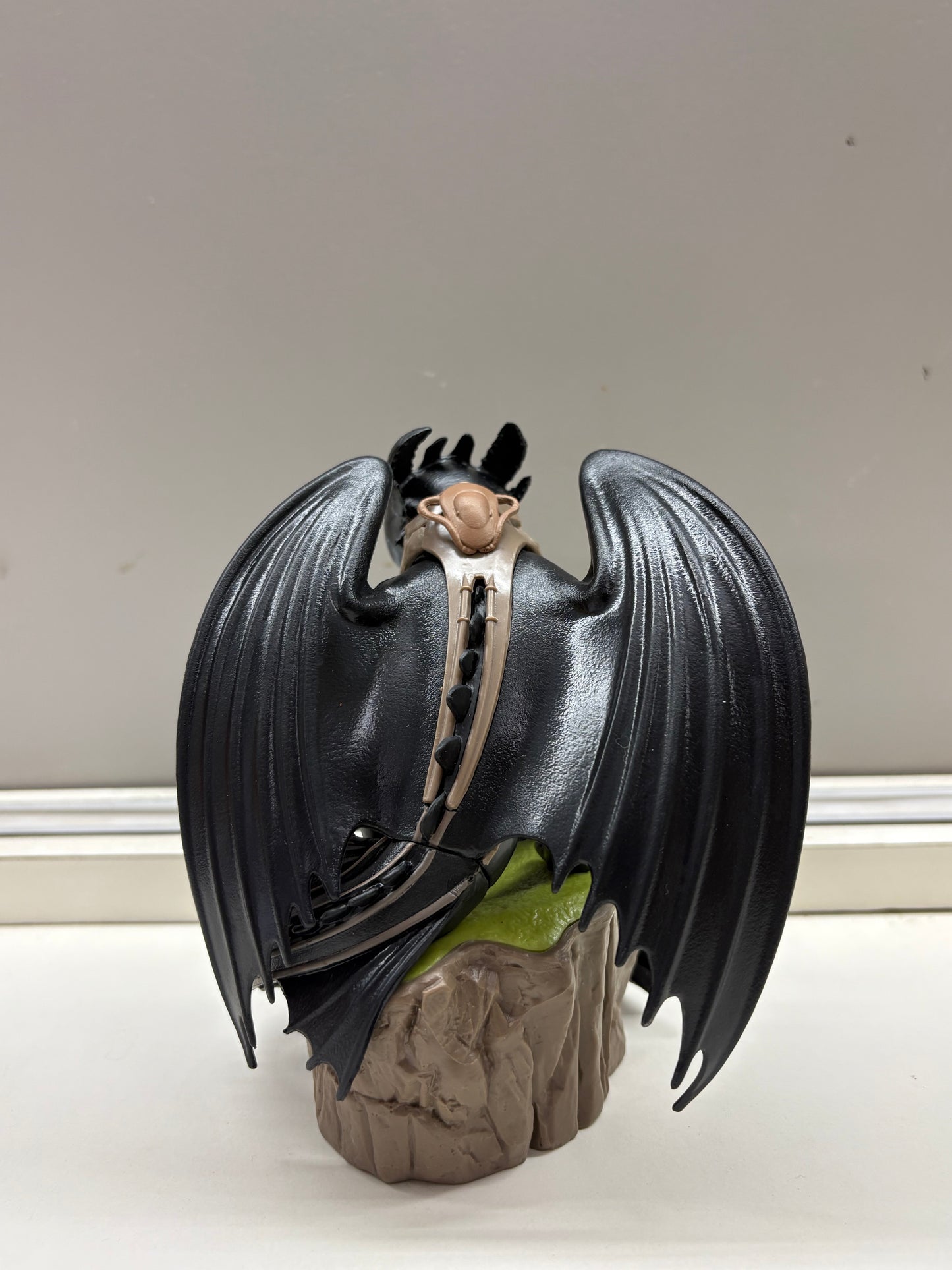 Toothless Statue from the movie How to Train Your Dragon 2.