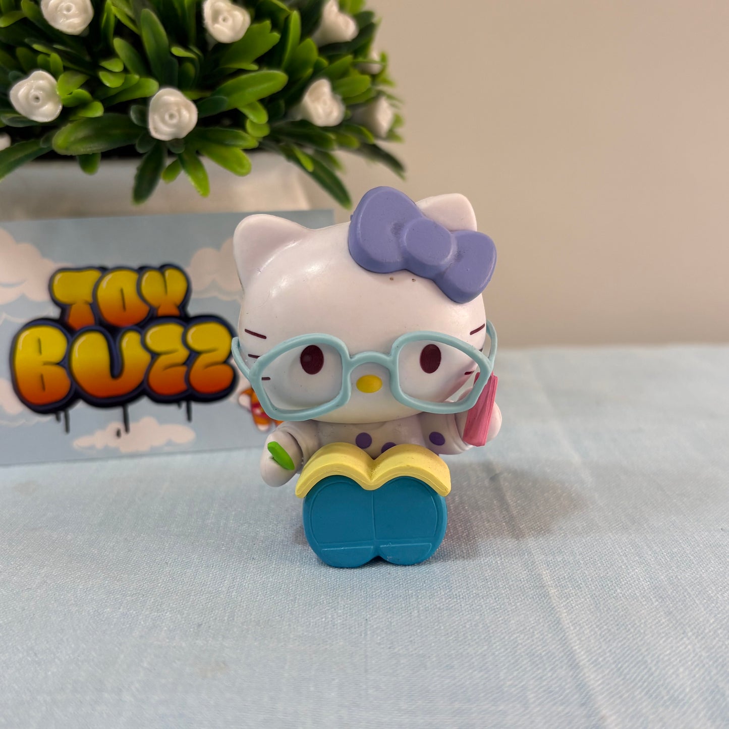 Hello Kitty Mini Figures