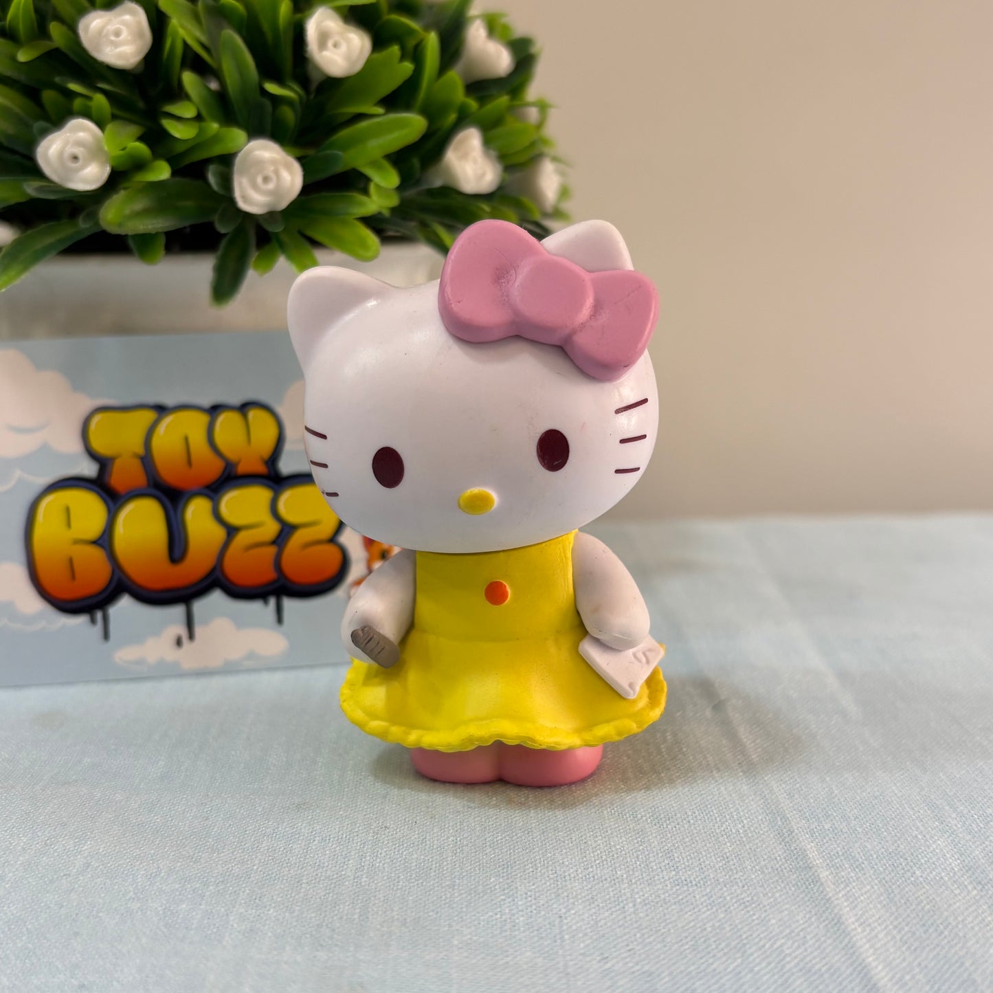 Hello Kitty Mini Figures