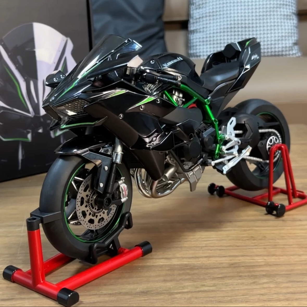 Kawasaki Ninja H2R die-cast bike 1:6 scale