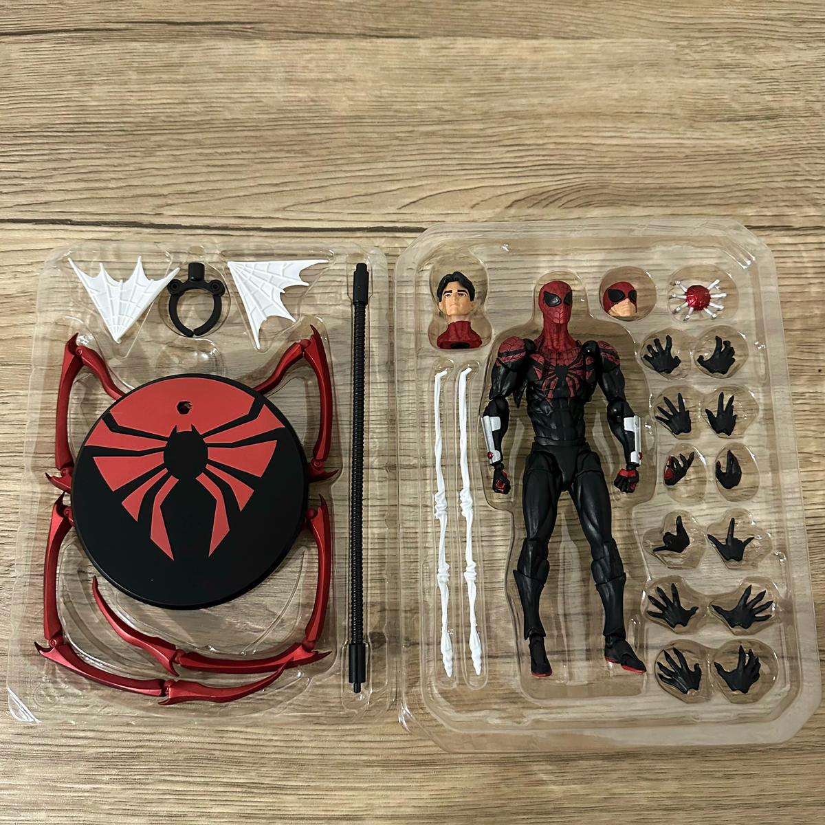 Mess Toys: Superior Neighbor [Spider-Man]