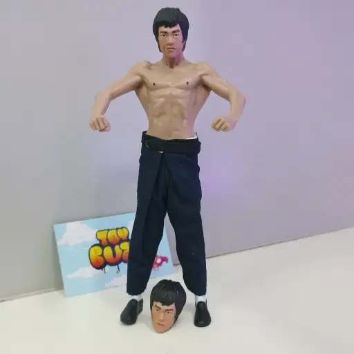 BRUCE LEE WITH EXTRA HEAD FIGURE