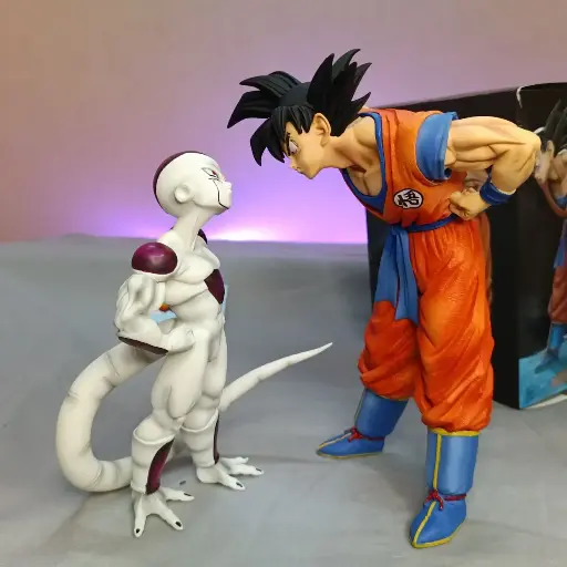 GOKU VS FRIEZA FIGURE
